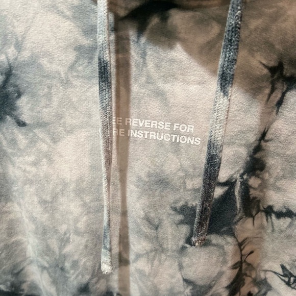 Liza Koshy Pullover - Picture 2 of 6